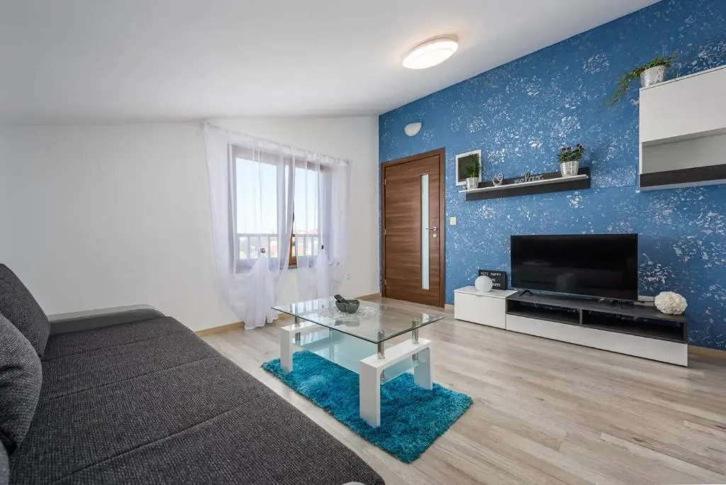 PHAROS house with apartment