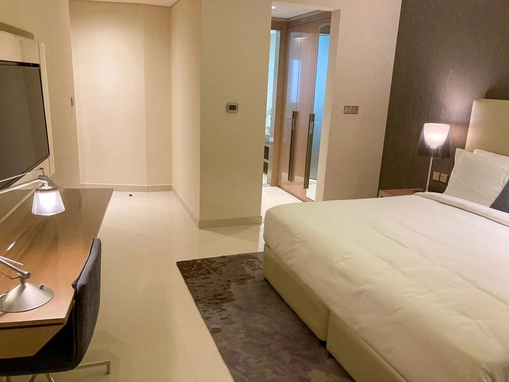 Stunning Fully Furnished 2 Bedroom in Paramount Prime Location Business bay