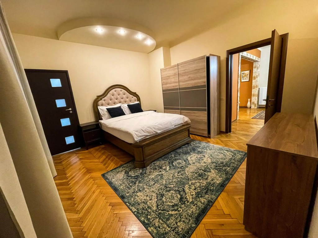 Central apartment w/ fire place - ground floor
