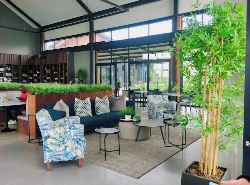 Cozy Home in Greenpark Boksbug by OR Tambo Airport