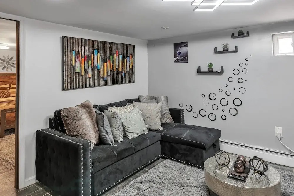 Cozy Modern 1br Apartment - Just 10 Mins From Jfk Airport 1 Bedroom Apts by RedAwning