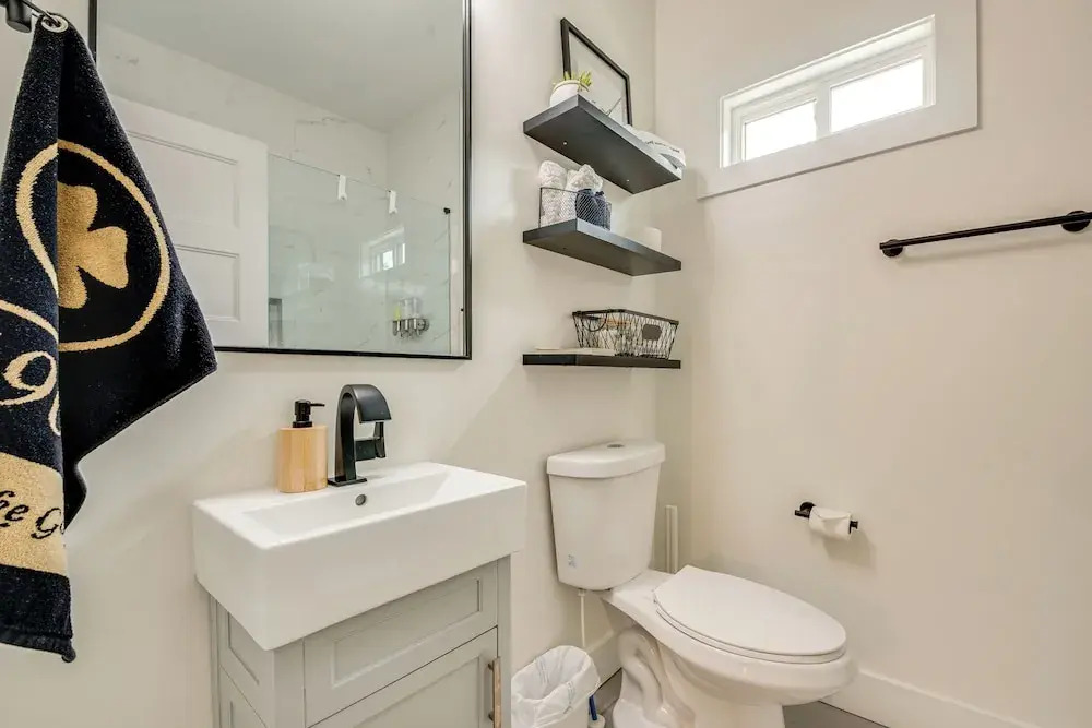 Couples Getaway Near Dtwn ATL & Mercedes-benz!