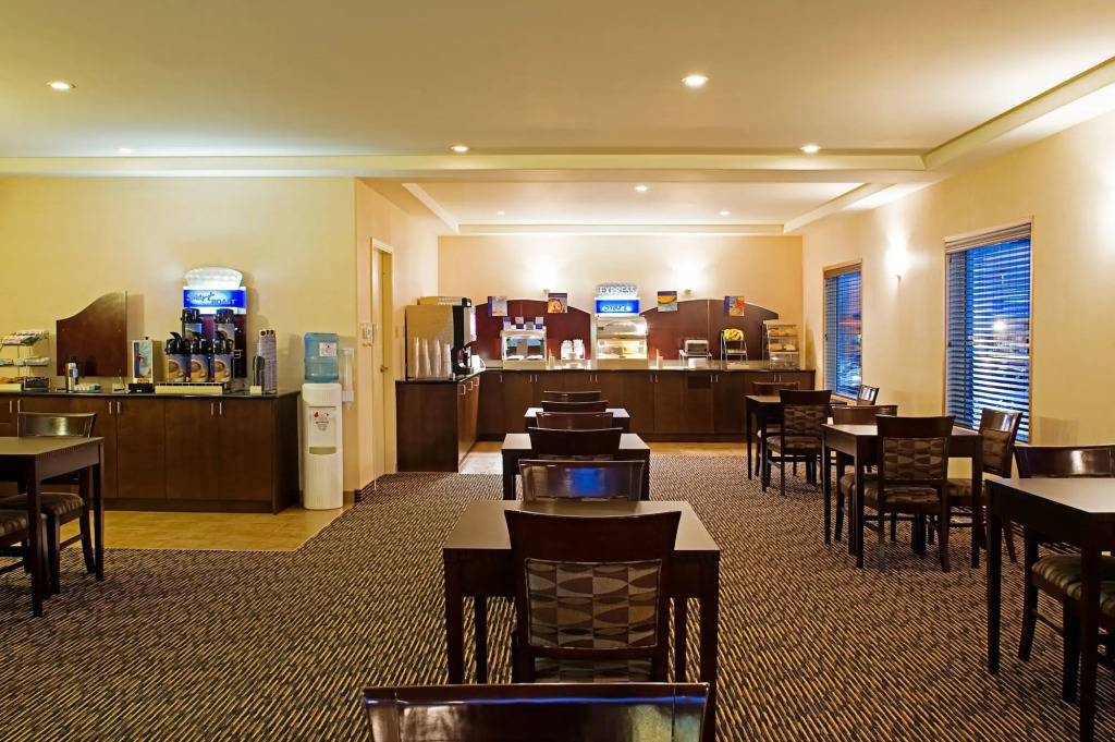 Holiday Inn Express & Suites-Regina-South by IHG