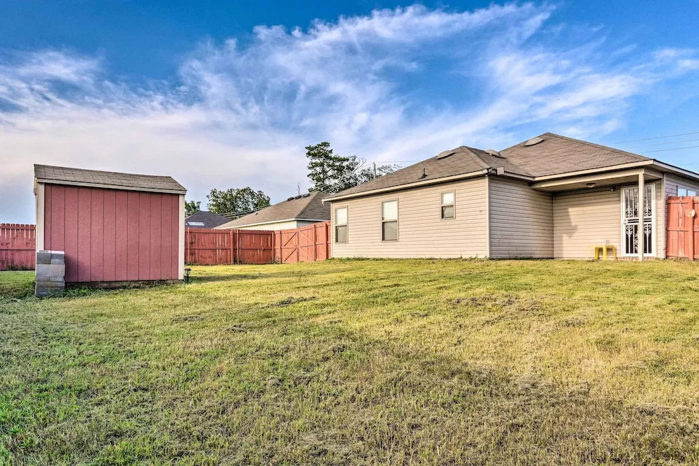 8 Mi to Downtown Little Rock: Home w/ Fenced Yard