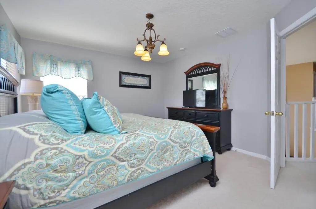 406 Solana 6 Bedrooms, 3 Bathrooms