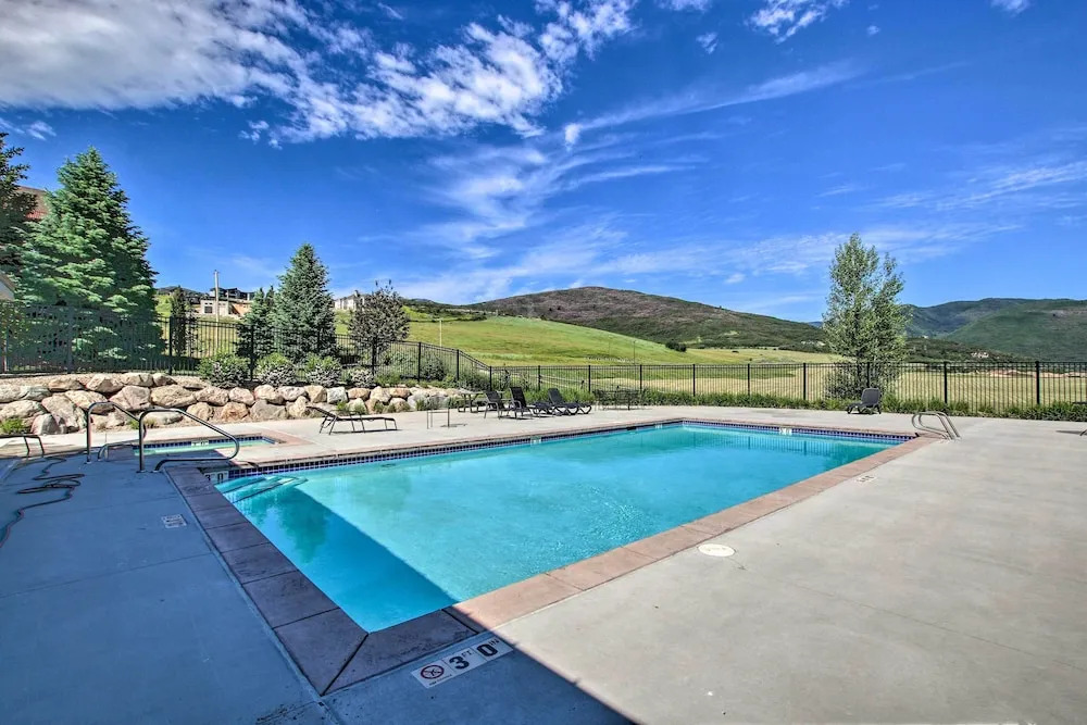 Mountain-View Townhome Near Powder Mountain