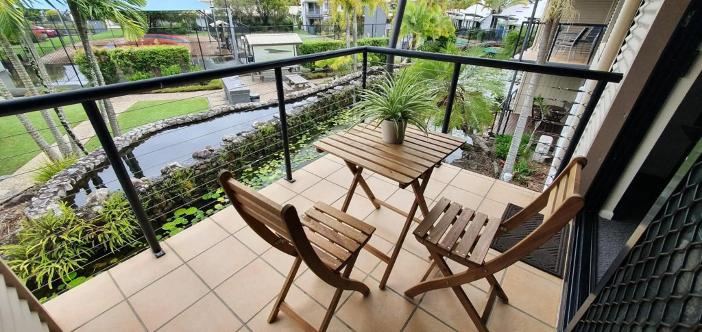 Immaculate 1 bedroom resort holiday unit near Noosa River