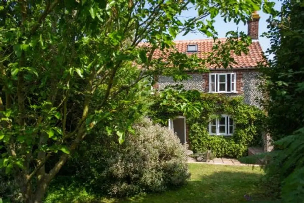 Host Stay Marlpit Cottage