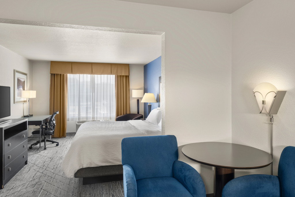 Holiday Inn Express & Suites New Buffalo, MI by IHG