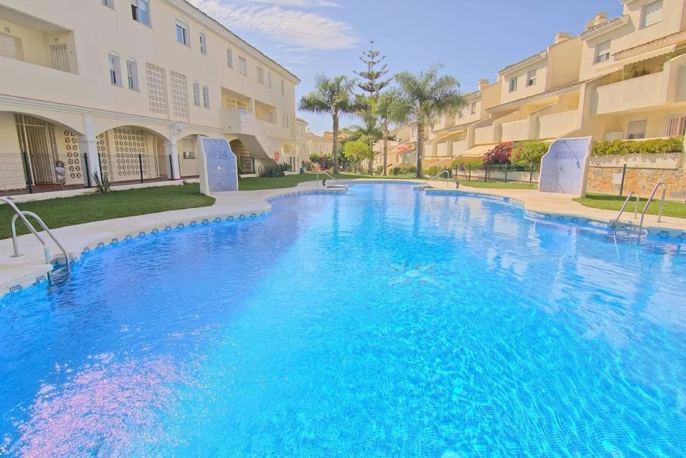 Apartment with 2 Bedrooms in Calahonda, with Pool Access And Terrace