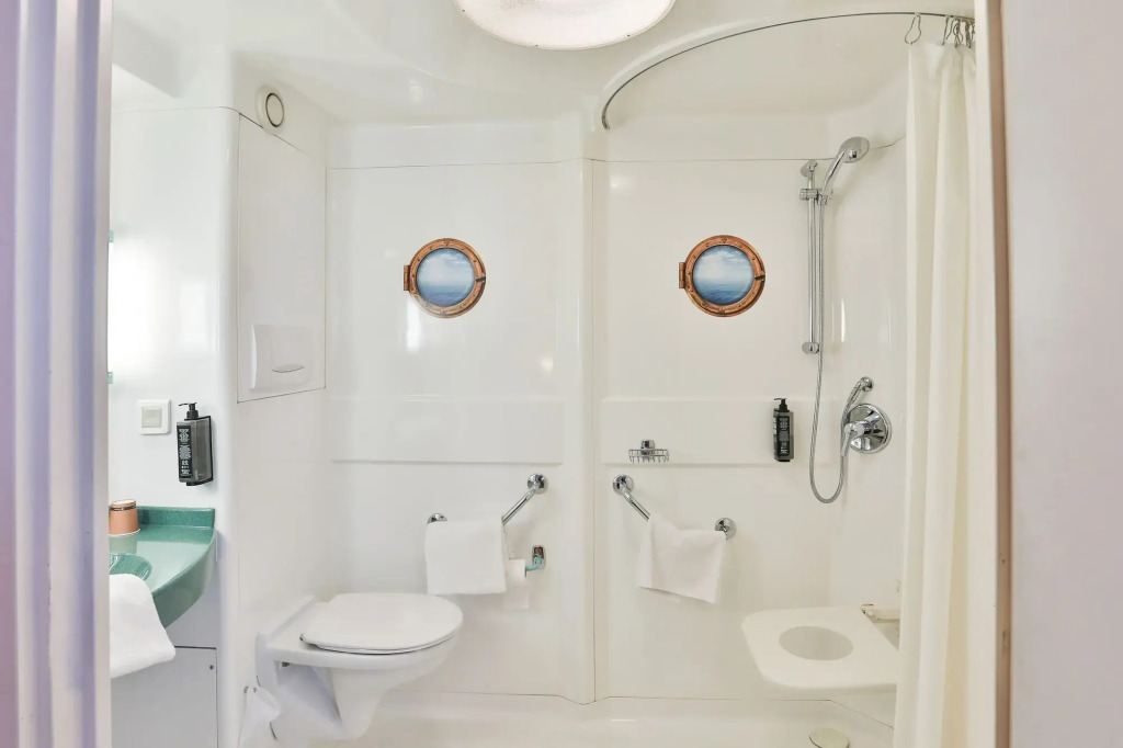 B&B HOTEL Les Sables-dOlonne Centre Gare