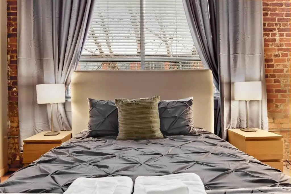 Trifecta Historic Brick 2BR Getaway Superhost