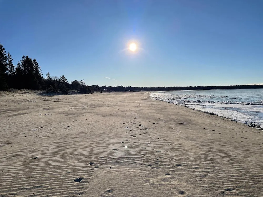 4 Bedroom Cottage on Manitoulin Island Next to Sand Beaches