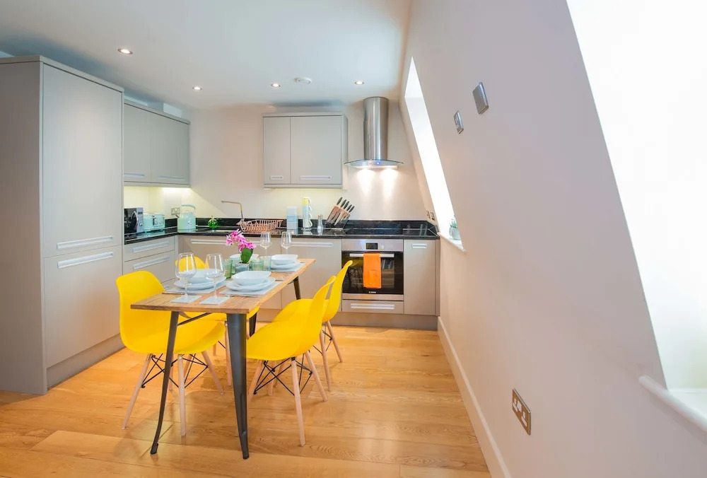 Luxury Central Reading Apartment 1 bed. Satellite TV. Wi-Fi