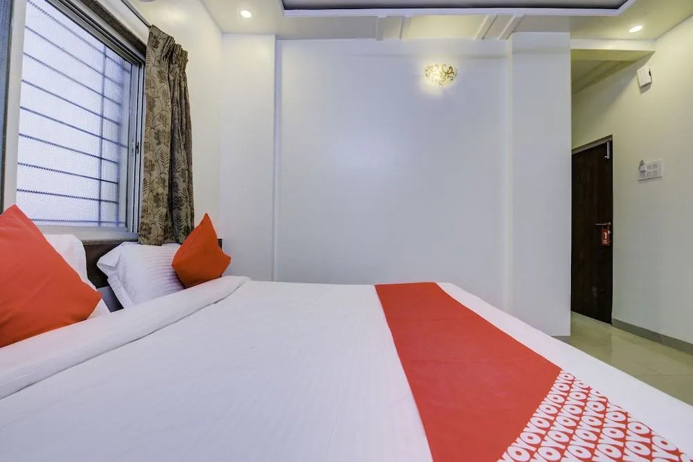 OYO 24125 Hotel Aakash