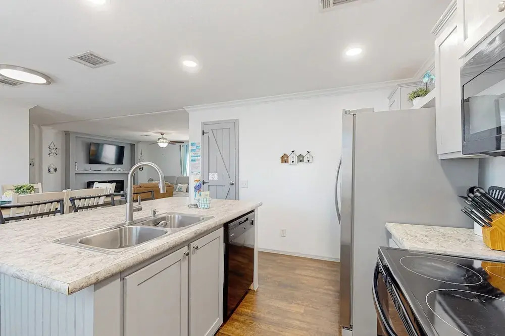 3BR Canal-front Home w/ Wifi & Boat Dock
