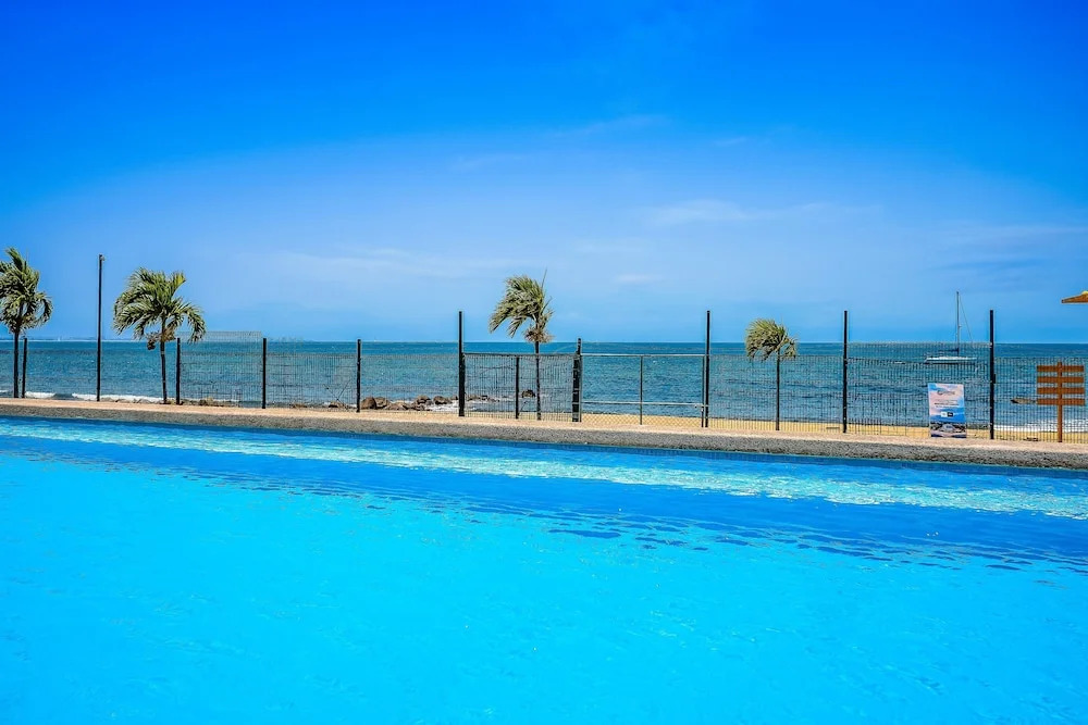 Cozy Oceanview Loft With Panoramic Views, Outdoor Pool & Fitness Room