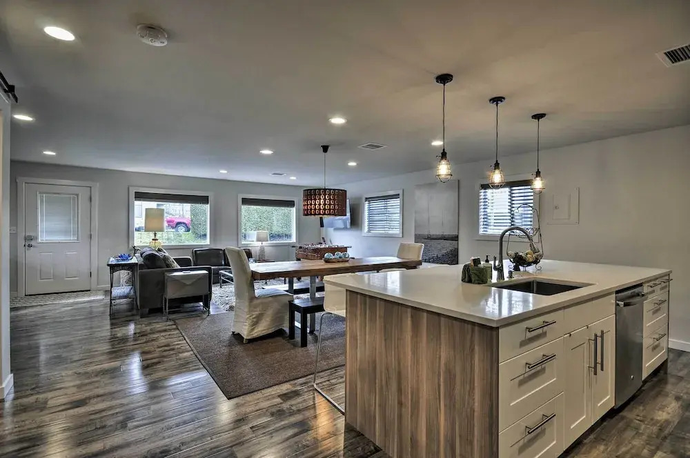 Sleek Riverfront Condo on Pier in Downtown Astoria