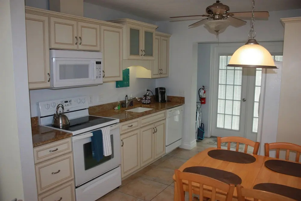 An Island Getaway at Palm Tree Villas