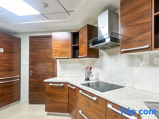Spacious 3BR in Torch Tower with Stunning Sea View