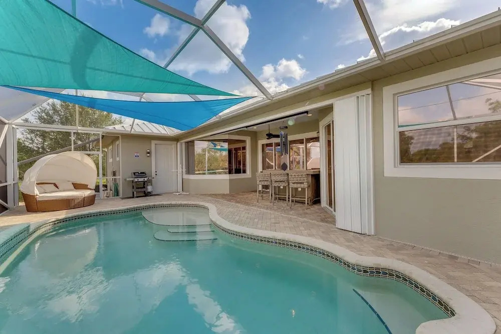 Grill-chill-splash: Your Port Charlotte Paradise!