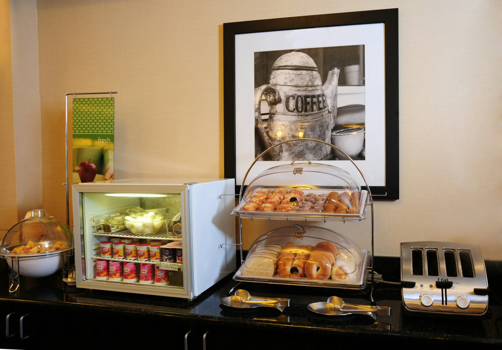 Hampton Inn & Suites Nashville-Airport