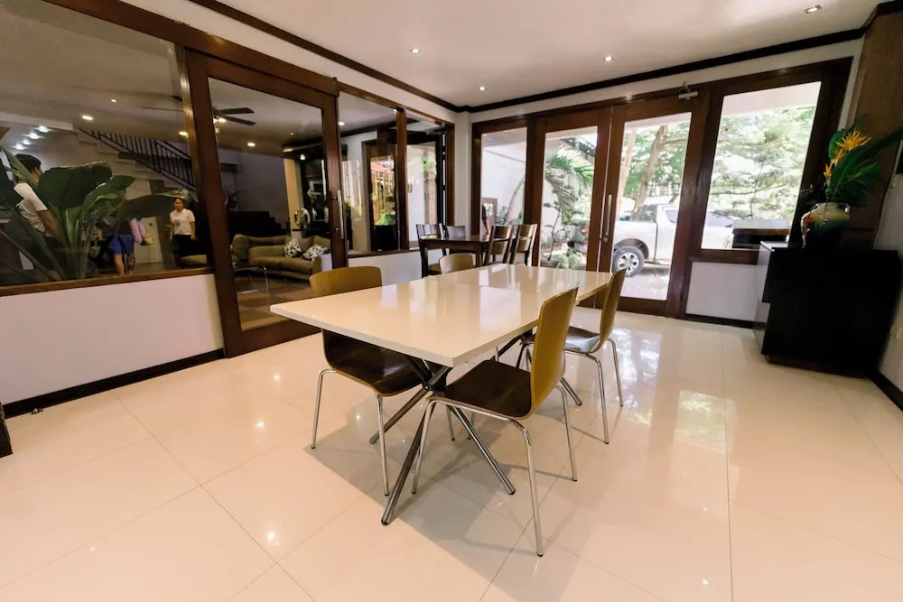 Madonna Hometel and Suites