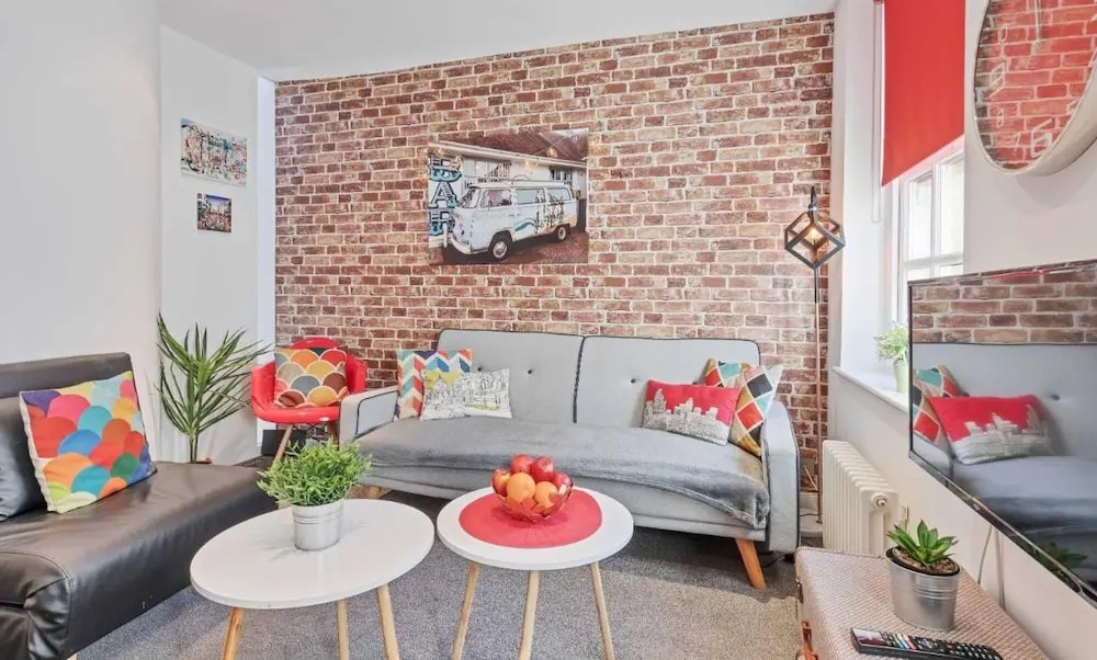 Majestic Mews Apartment Super Central Sleeps 2 to 8 Guests Free Wifi