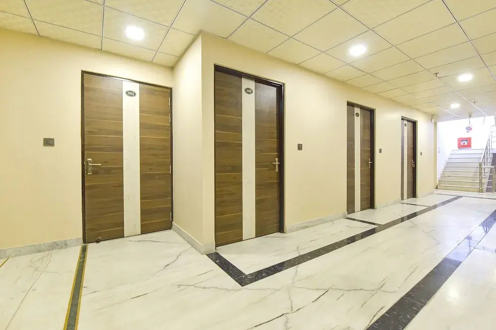 FabHotel Pearl Square