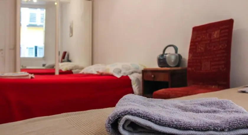 Room in apartment - Rue Droite