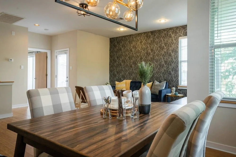 Charming Downtown 3br/2.5ba Home w/ Deck by Domio
