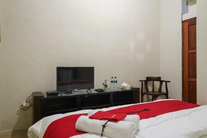 Reddoorz Near Stasiun Poris Tangerang
