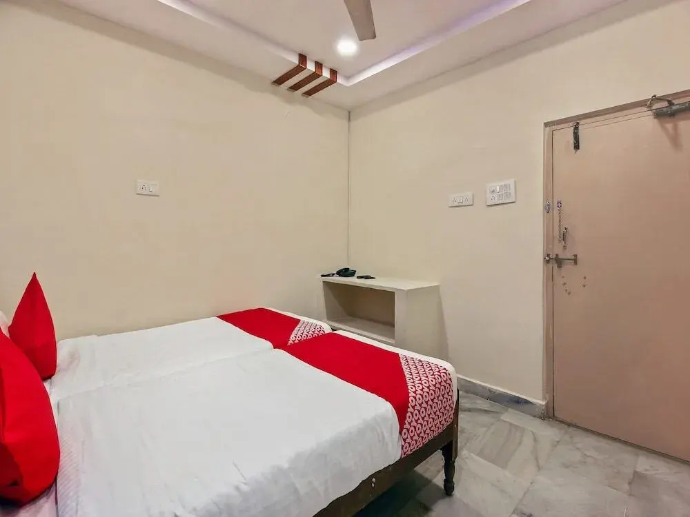 Sri Balaji Lodge By OYO Rooms