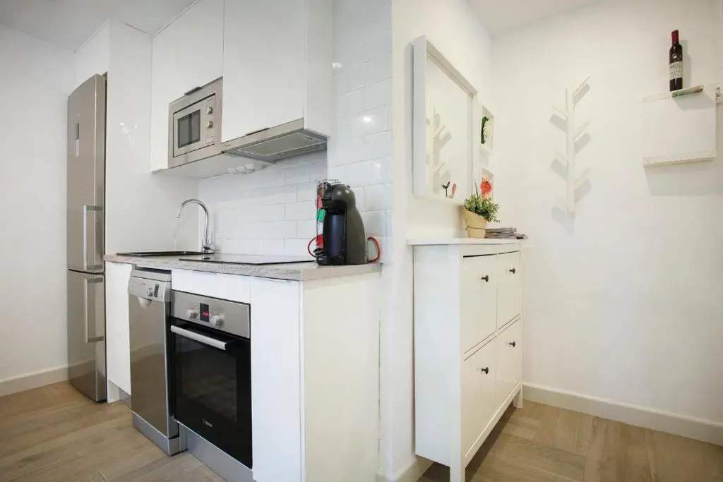 BEACH APARTMENT with BBQ, PS4, BIKES!