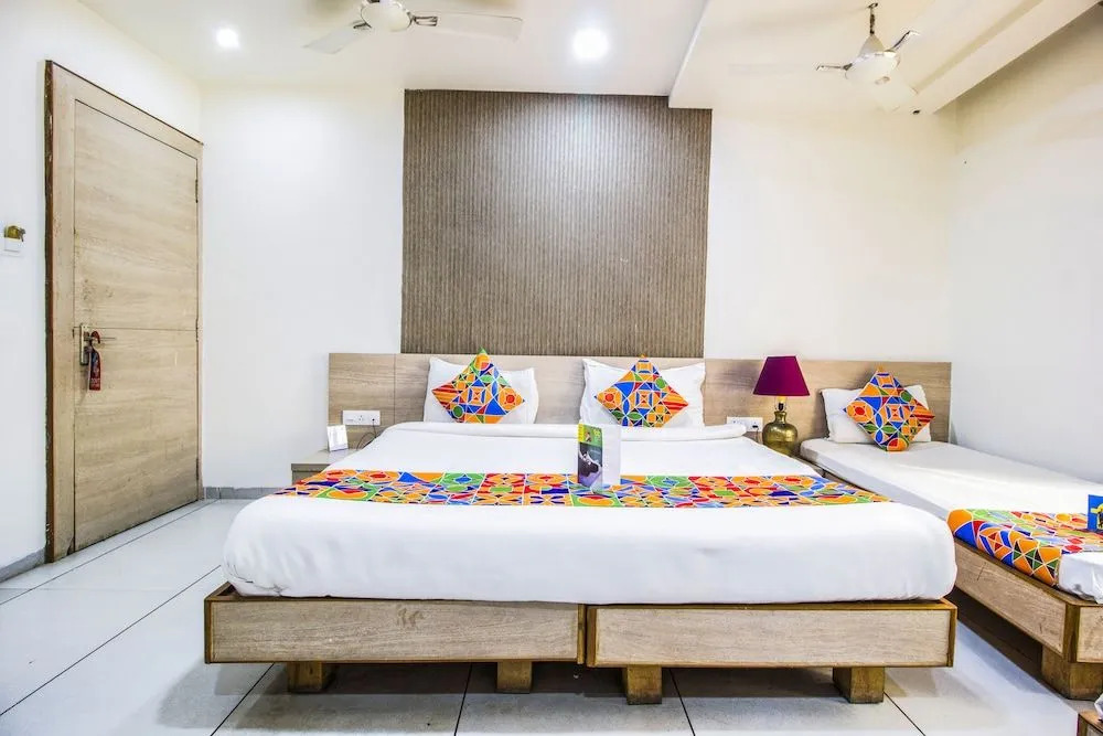 FabHotel Siya Palace