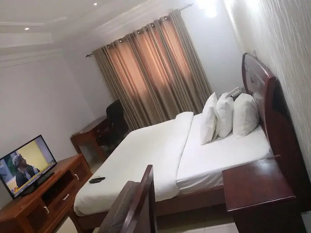 Le Ville Hotel and Suites