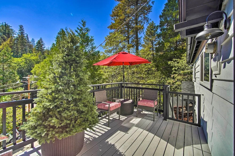 Tree-lined Twin Peaks Cottage w/ Custom Stream