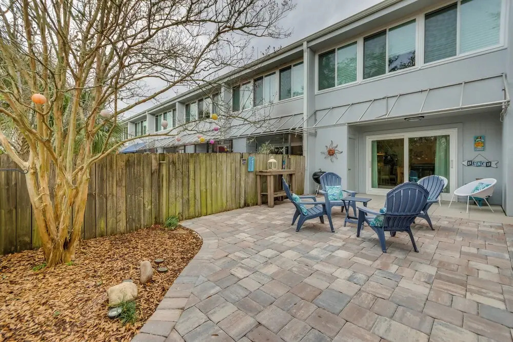 Gulf Breeze Escape w/ Patio + Community Pool!