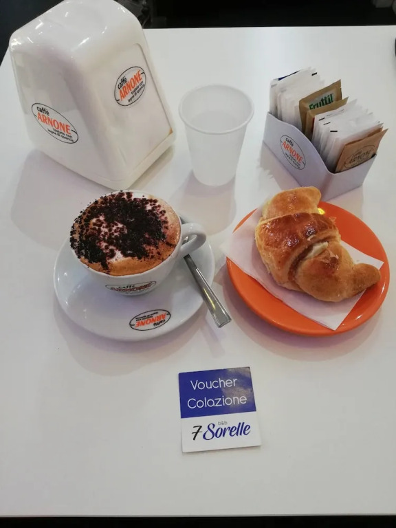 "7 SORELLE B&B" camere in pieno centro città con bagno privato, FREE HIGH SPEED WI-FI, NETFLIX