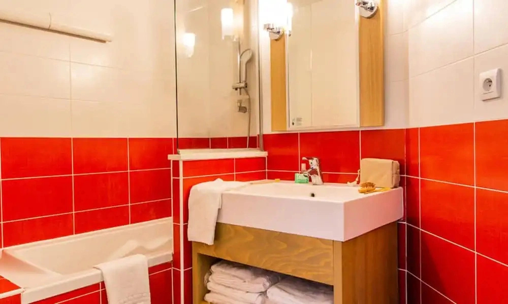 1 Bedroom Apartment + Sleeping Area for 6 People