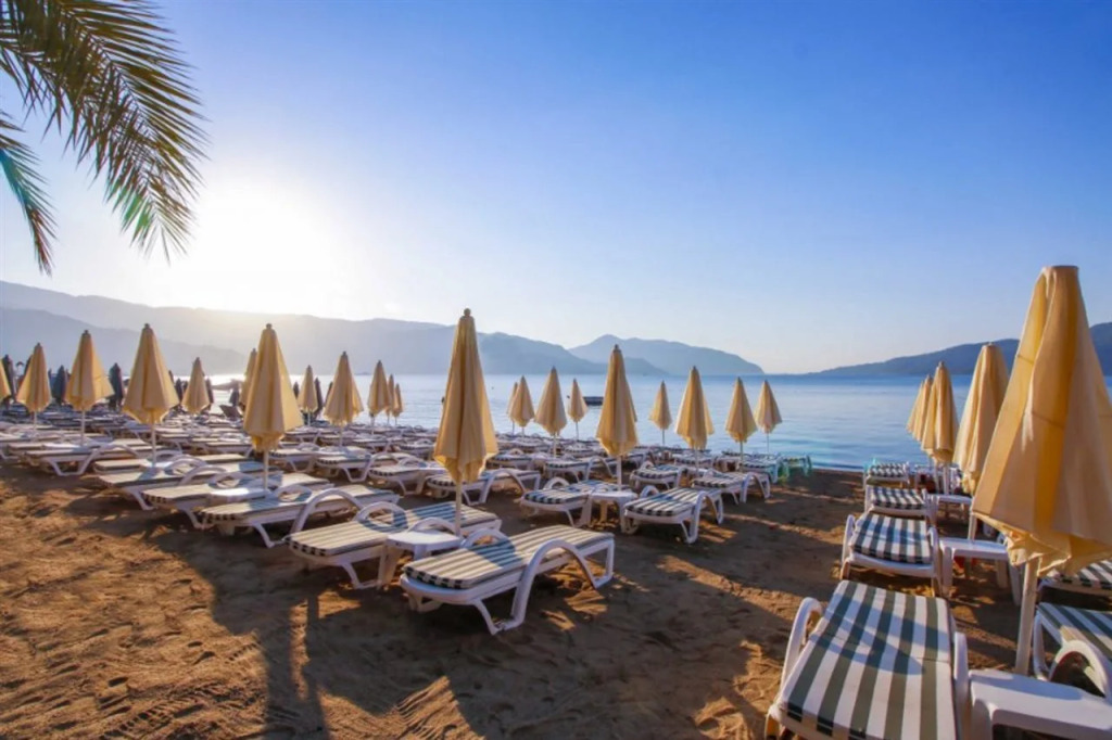 Aurasia Beach Hotel