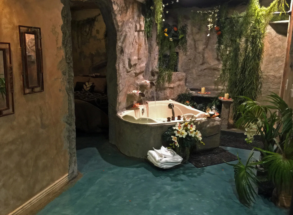 Hideaway Suites On 5th-Formally 5th East Hall