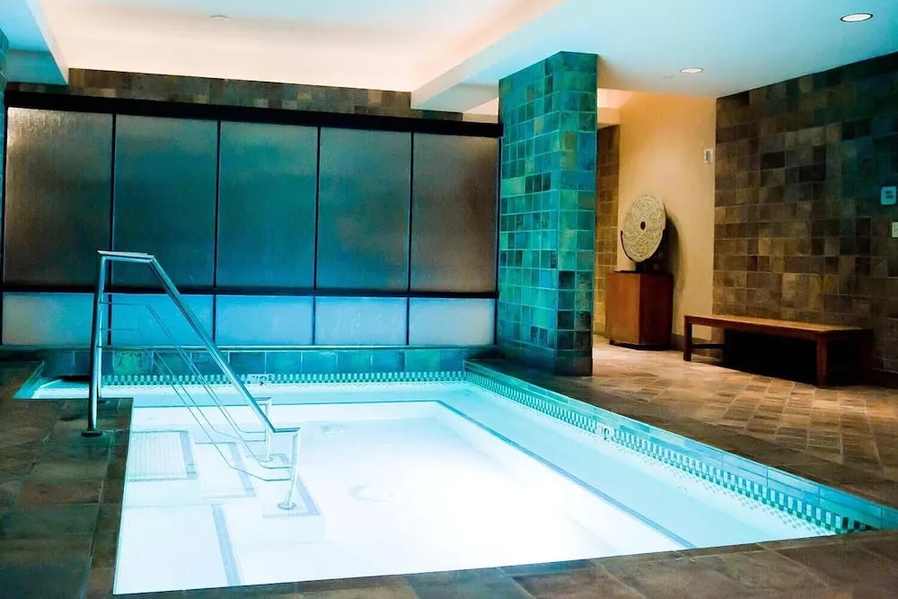 Premium Suite w/balcony at The Signature