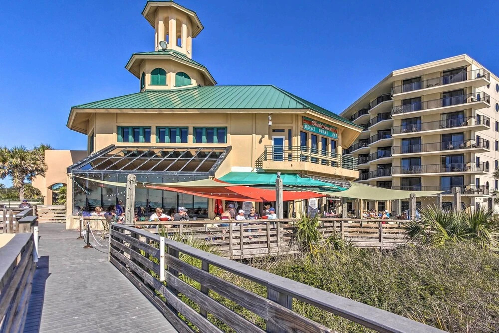 Studio w/ Pool Access - Walk to Miramar Beach!