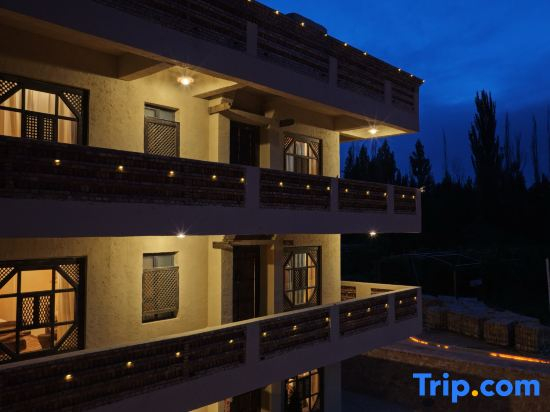 The Ruins Garden Homestay (Mingsha Mountain Crescent Spring Scenic Area Branch)