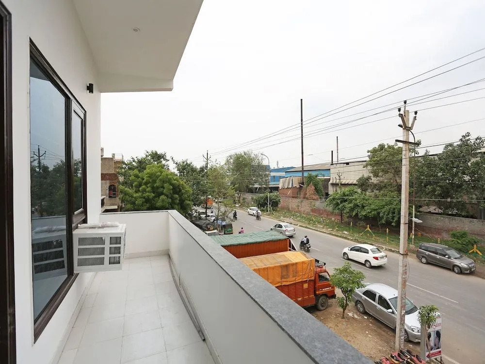 OYO 15733 A-1 Residency
