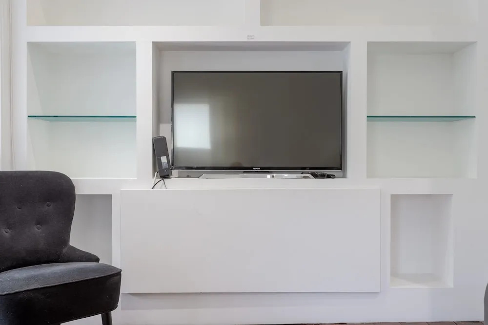 Modern 2 Bedroom in Queens Park With Garden