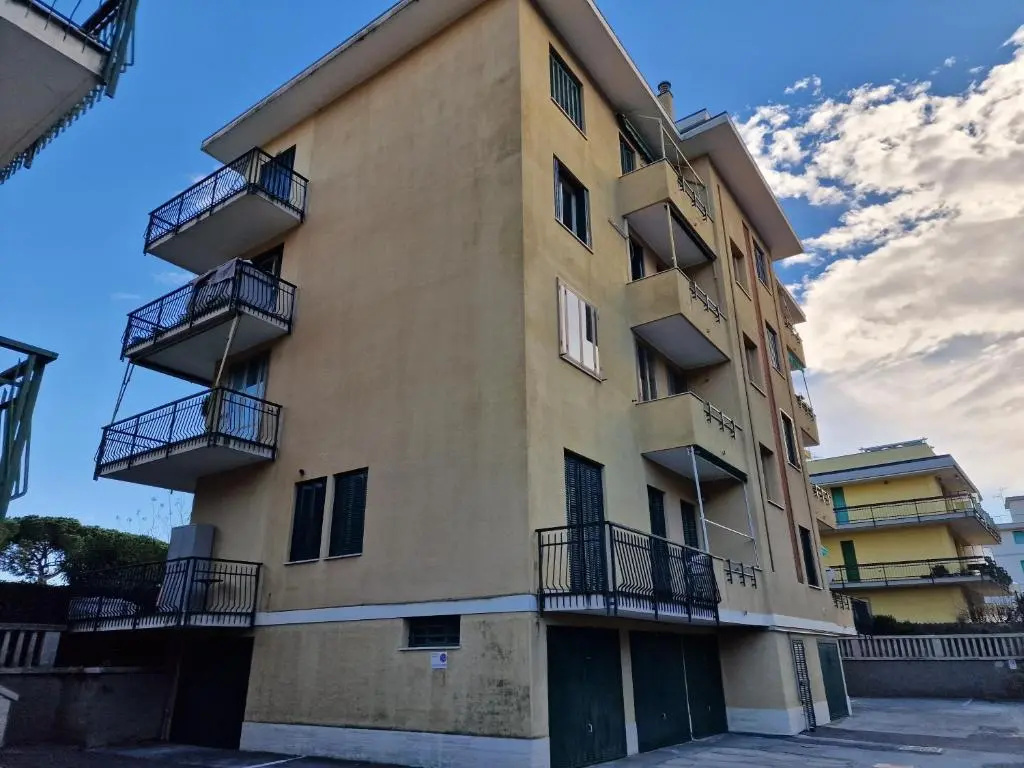 650 metri dal Mare - WiFi - Terrazzo - Piscina - A/C