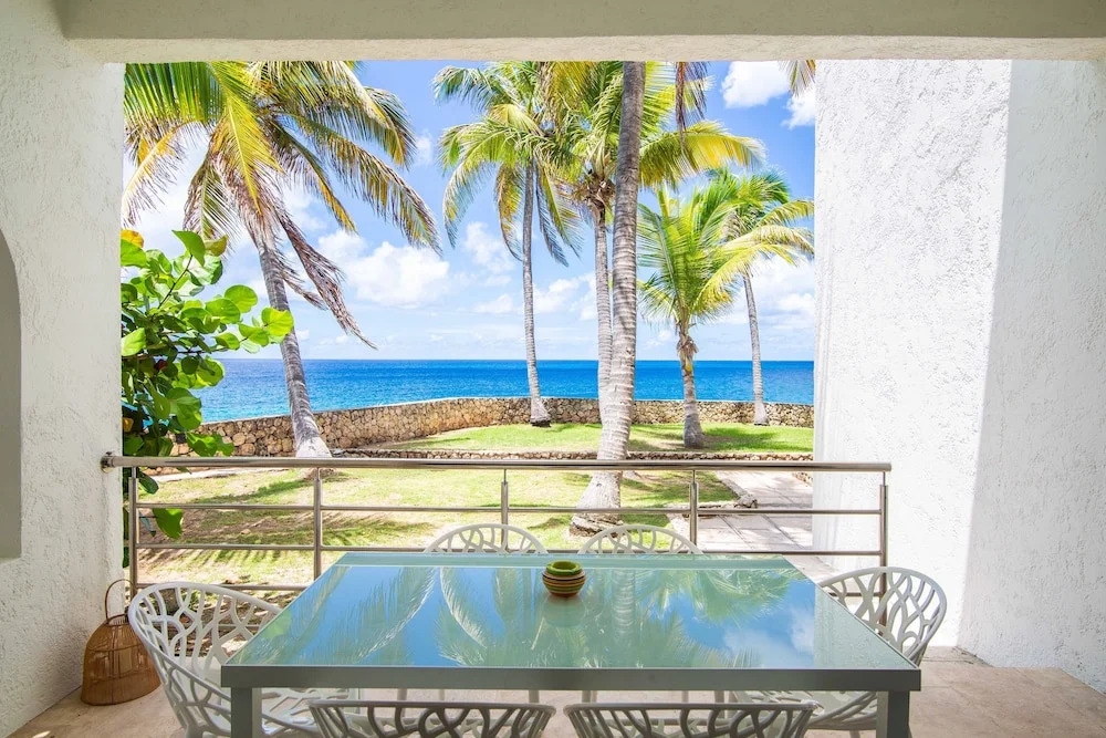 Cupecoy Beach Club