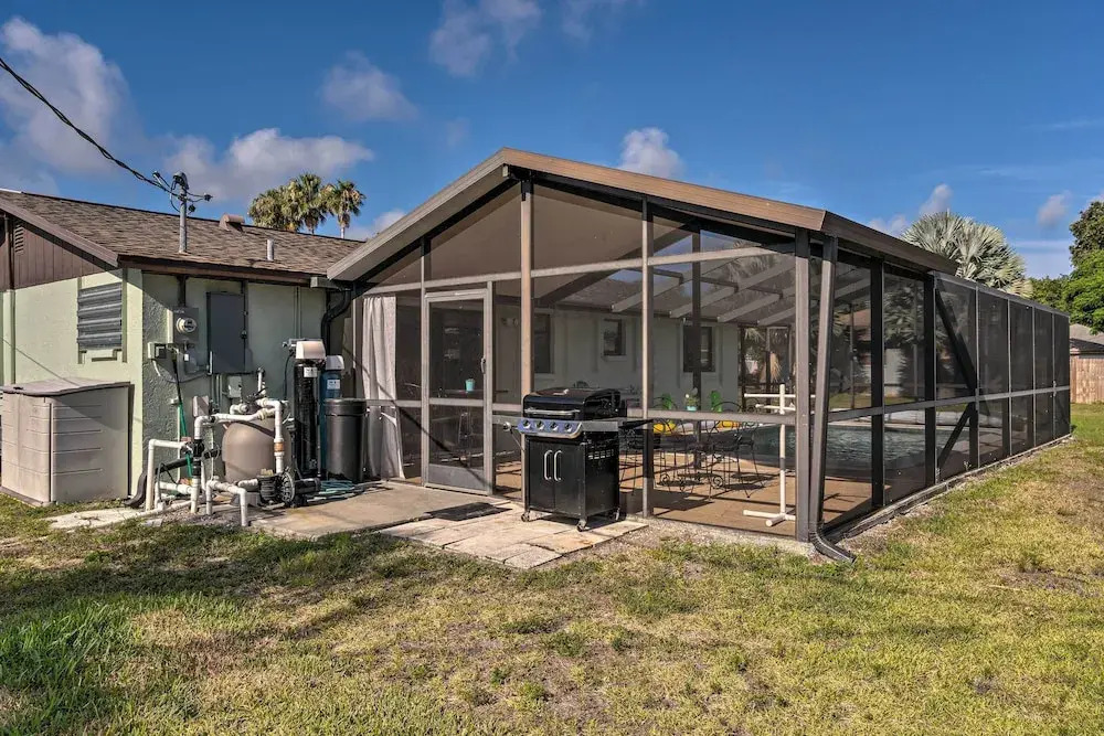 Bright Venice Home w/ Yard < 4 Miles to Beach!